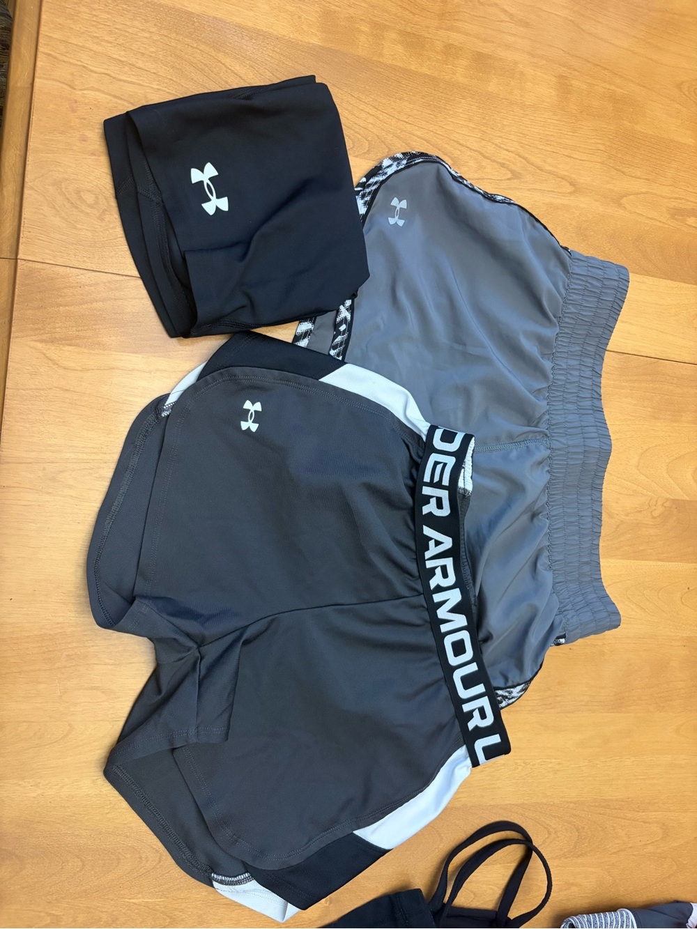 Under Armour Black and Gray Performance Athletic Shorts (S&XS)